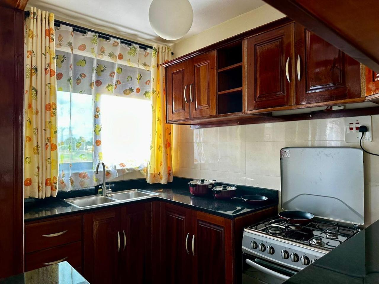 Apartament Elena & Kimberly Gulu Zewnętrze zdjęcie